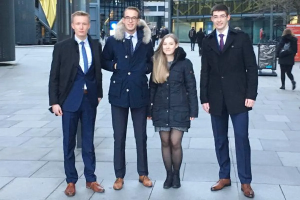 Die HSW-Studierenden Jan-Philip Bokeloh, Pascal Stumpf, Katharina Wolff und Marvin Alexander Vibora Münch (v. l. n. r.) vertreten Deutschland 2018 beim internationalen PMC-Finale in Serbien.  (Hochsch