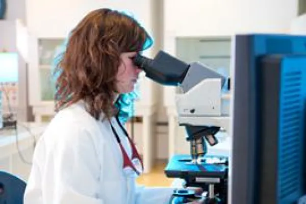 Bild: Alzheimer-Forschung: Welche Rolle spielen die Gene?