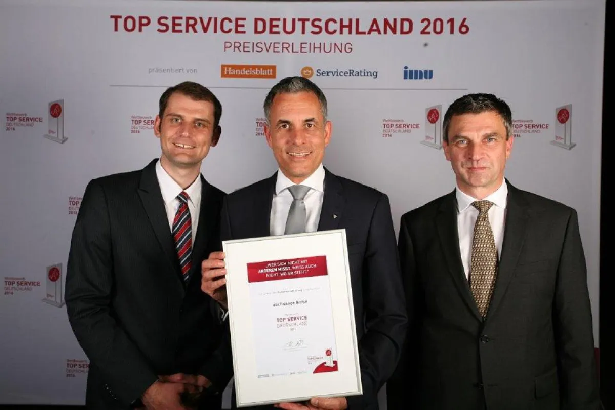 Eric Hommel, ServiceRating; Dirk Bittmann, abcfinance; Kai Riedel, ServiceRating, v.l.n.r.