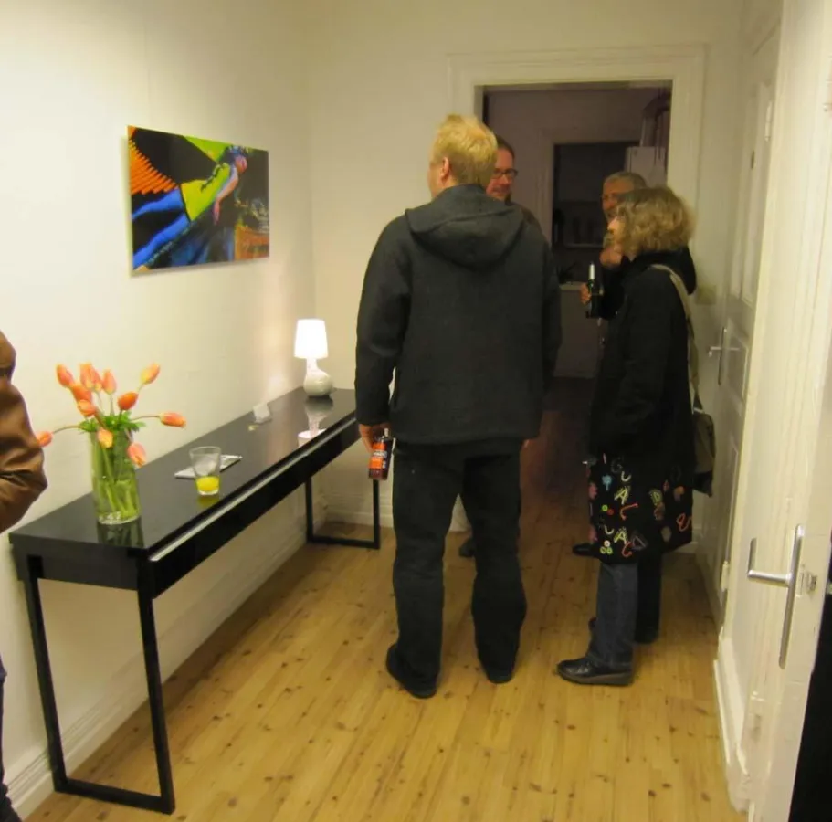 Kunst trifft auf Ausstellungsbesucher am 8. Mai 2010 in Hamburg