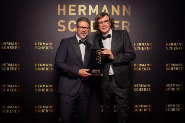 Bild: Excellence Award für Stefan Lingner beim internationalen Speaker Slam