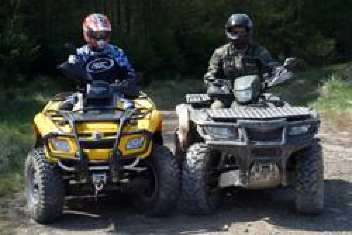 Filmbeitrag: Vergleichstest Suzuki King Quad 700 / Can Am Outlander 650
