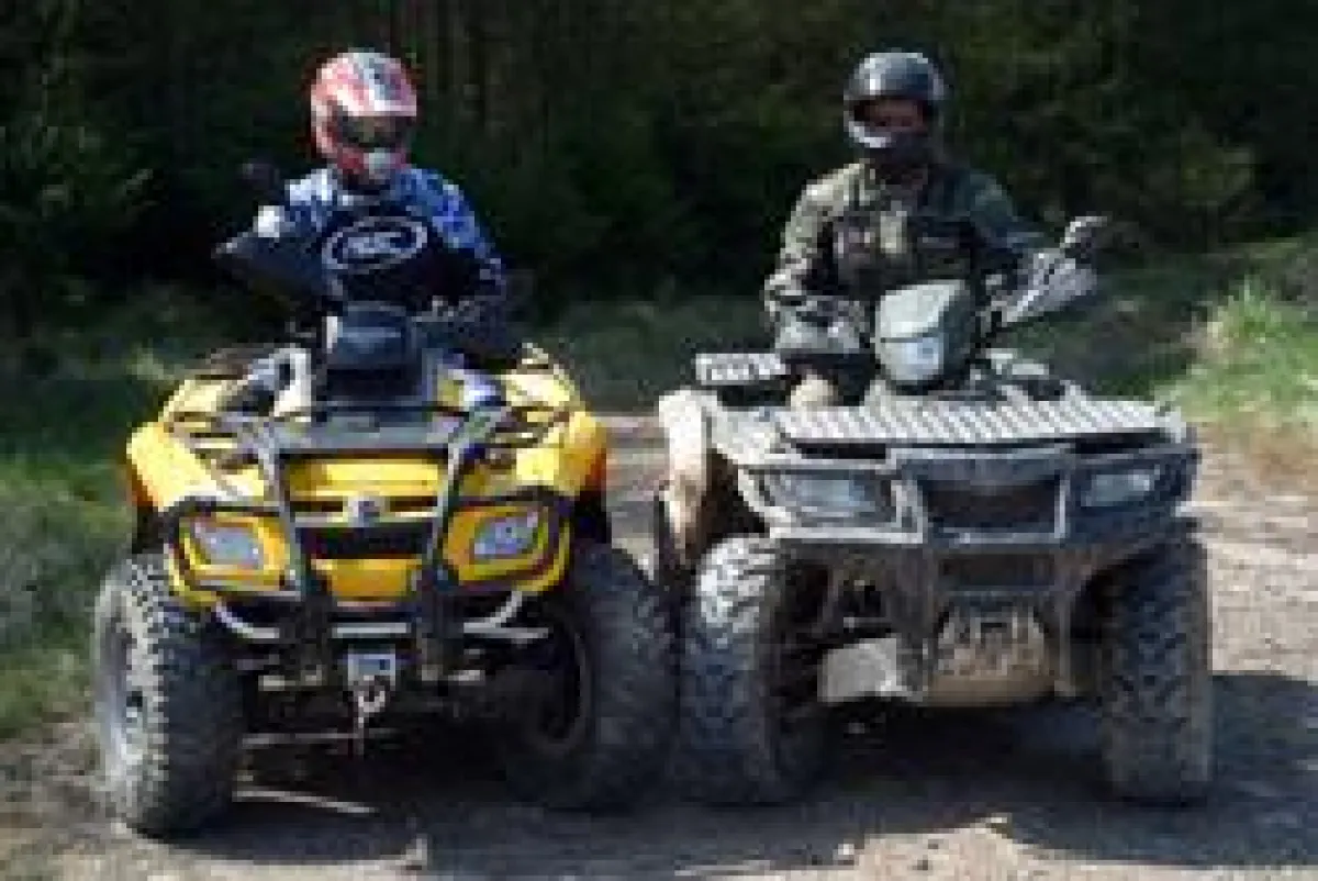 Filmbeitrag: Vergleichstest Suzuki King Quad 700 / Can Am Outlander 650