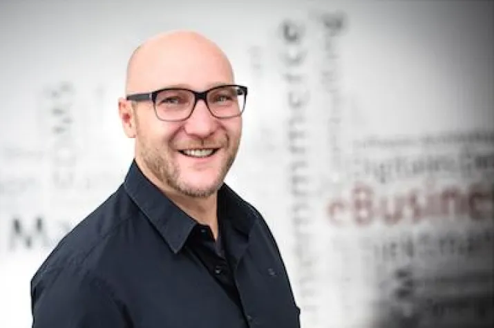 Bild: Stefan Maack verantwortet Kreation bei ARITHNEA