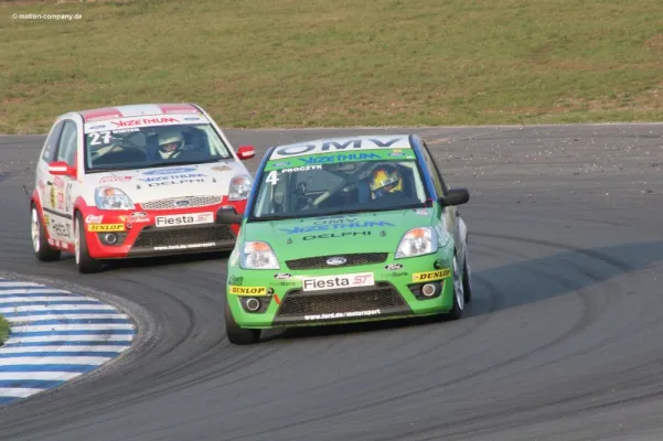 Bild: Harald Proczyk vom Vizethum-Racing-Team Deutscher Vizemeister 2005 im Ford Fiesta ST Cup - „Rookie“ Patrick Winter verpasst nach unverschuldetem Unfall den Gewinn der Junior-Wertung