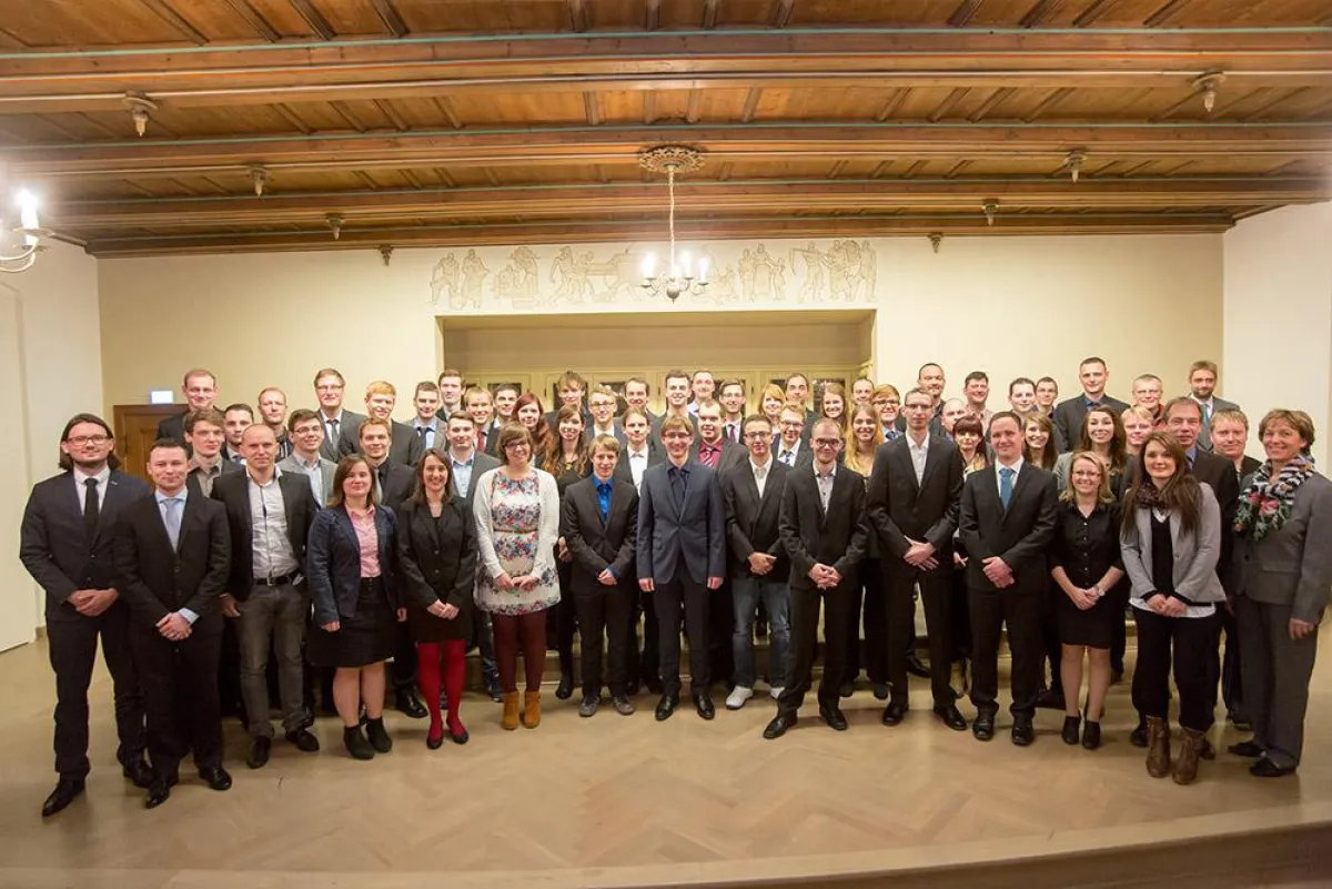 Übergabe der Abschlusszeugnisse an die Absolventinnen und Absolventen des FB AI.