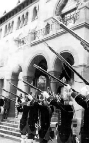 Bild: DENKMAL - Nie mehr Mädchen in Uniform