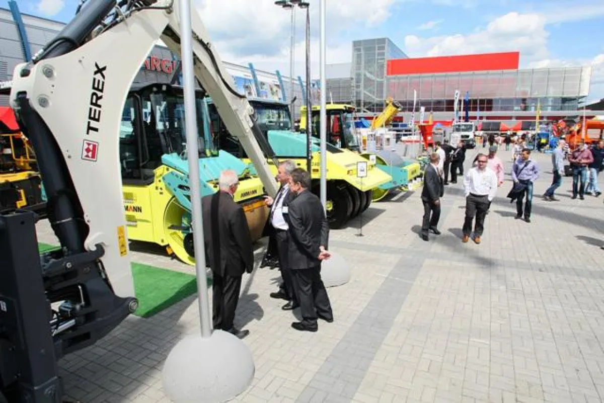 Die große Fläche wird während der MASZBUD zur Präsentation der Maschinen im Arbeitszustand genutzt