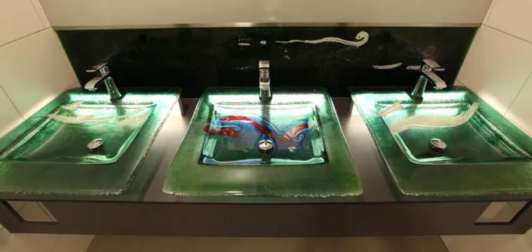 Bild: Designer Glaswaschtische von MAGMA für SK Rapid Wien