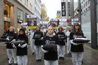 Bild: Anti-Pelz-Kampagne "Bogner tötet!" des Deutschen Tierschutzbüros startete vor Bogner in Stuttgart