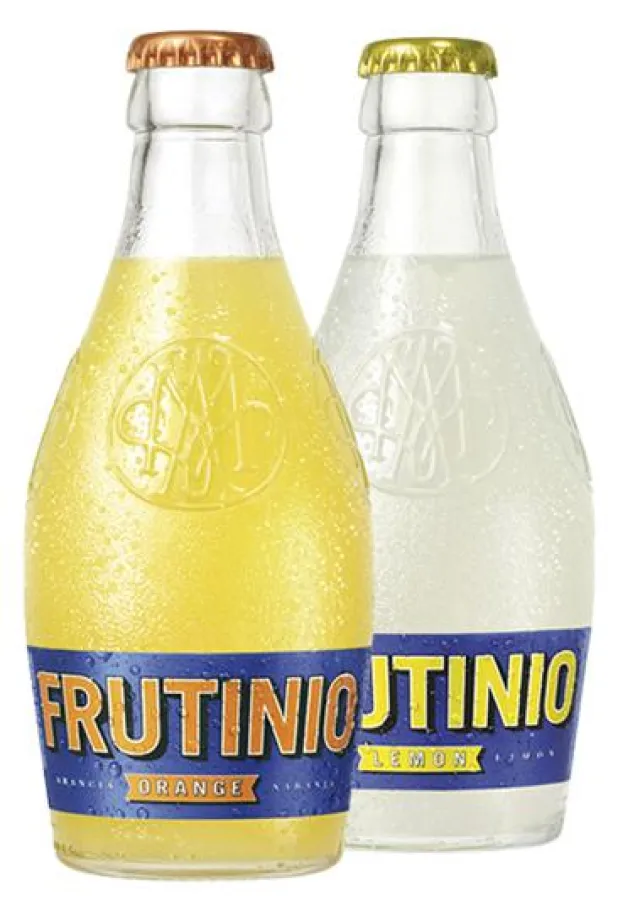 FRUTINIO gibt es in zwei frisch-fruchtigen Varianten: Orange und Lemon