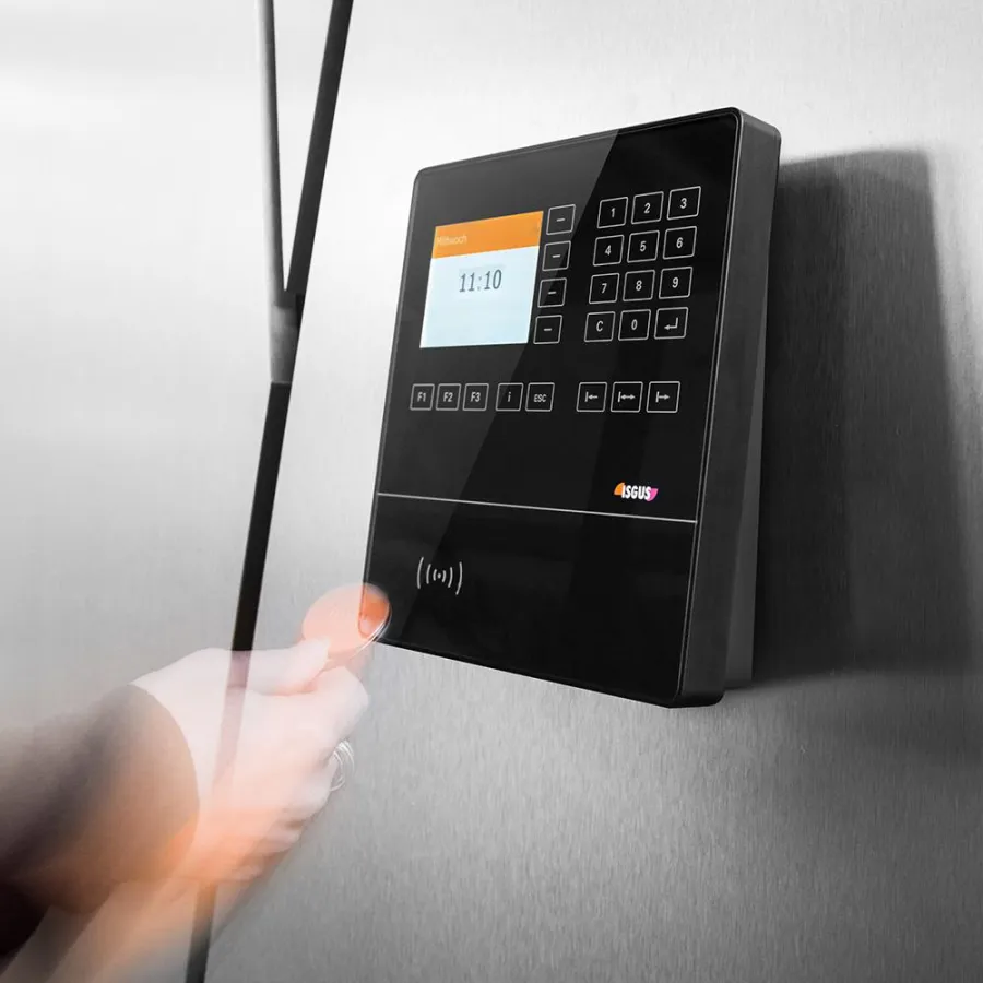 Designprämiertes ISGUS Terminal IT 8200 für digitale Zeiterfassung