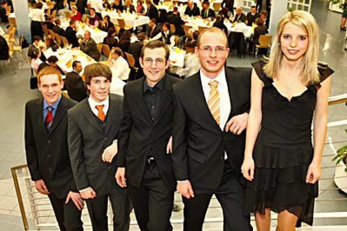 Fünf Mal Note 1: Mark Kedzierski, Daniel Zindel, Lukas Zientek, Frederik Roth und Birgit Kellmereit (von links).