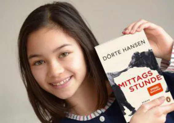 Bild: Sarturia Goldene Schwanenfeder für Literatur für Dörte Hansen im Oktober 2018