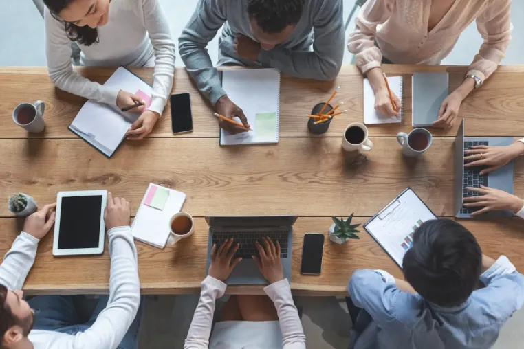 Bild: Effizientes Projektmanagement in der Praxis: Erfolgreiche Ressourcenoptimierung und Risikomanagementstrategien