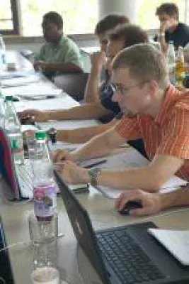 Berufliche Weiterbildung lohnt Bild: Berufliche Weiterbildung lohnt