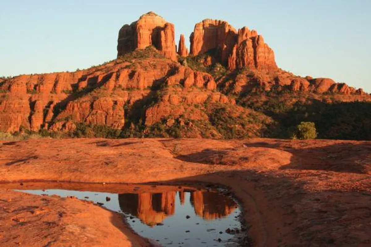 Der Cathedral Rock im Coconinco National Forest ist ein berühmtes Wahrzeichen.