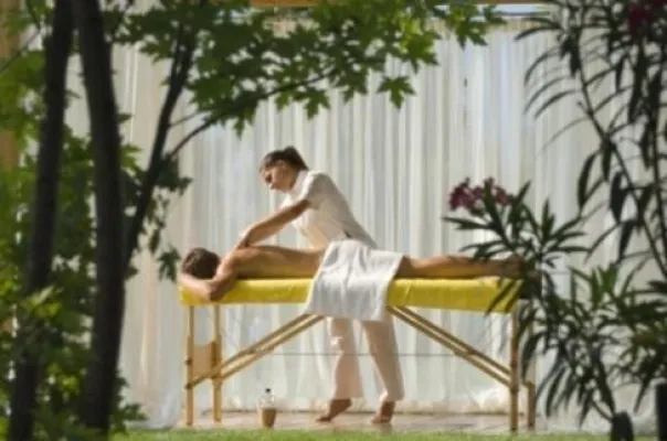 Astoria Park Hotel mit neuer hauseigener Kosmetiklinie- Bio-Wellness mit Zitronen und Oliven in Riva del Garda Bild: Astoria Park Hotel mit neuer hauseigener Kosmetiklinie- Bio-Wellness mit Zitronen und Oliven in Riva del Garda