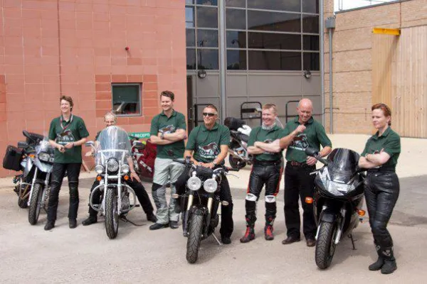 Bild: Equine Health Angels in Deutschland Europas Elite-Pferdetierärzte auf großer Charity-Tour.