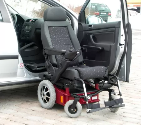E-Rollstuhl, der zum Beifahrersitz wird, bekommt Hilfsmittelnummer der Krankenkassen Bild: E-Rollstuhl, der zum Beifahrersitz wird, bekommt Hilfsmittelnummer der Krankenkassen