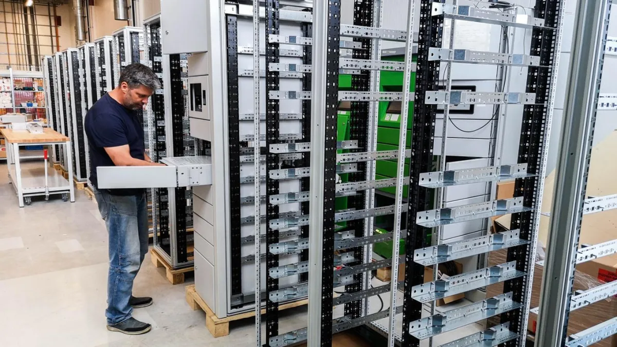 Die Montage und Qualitätskontrolle der Swobbee Sharing Points findet in Berlin statt.