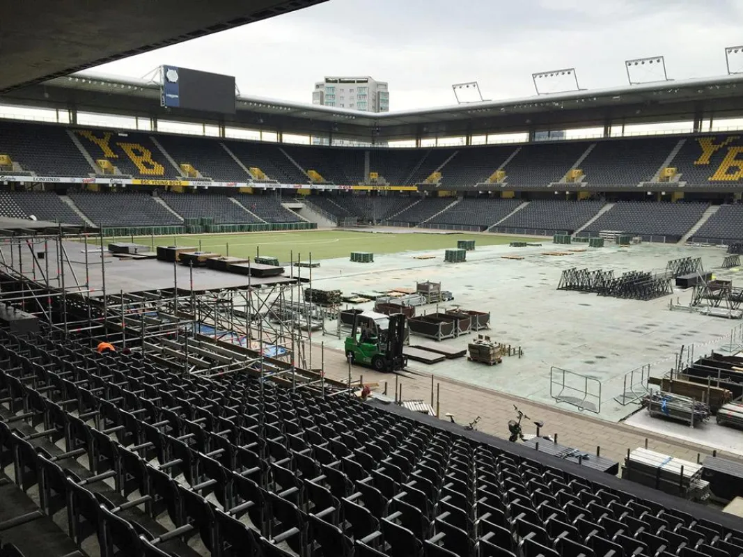 Aufbau in Bern im Stade de Suisse