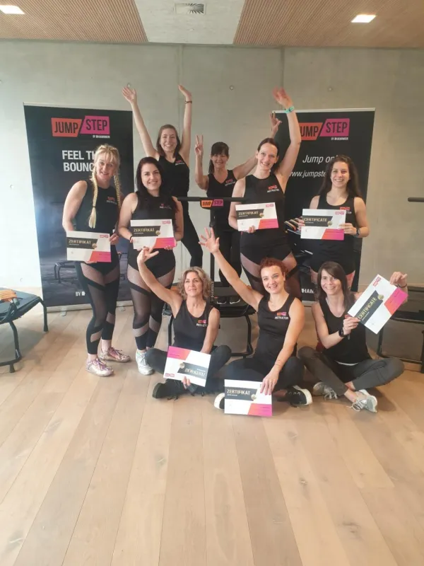 Gruppenbild der neuen JumpStep-Instructoren nach erfolgreicher Ausbildung. Bild: HAMMER Sport AG
