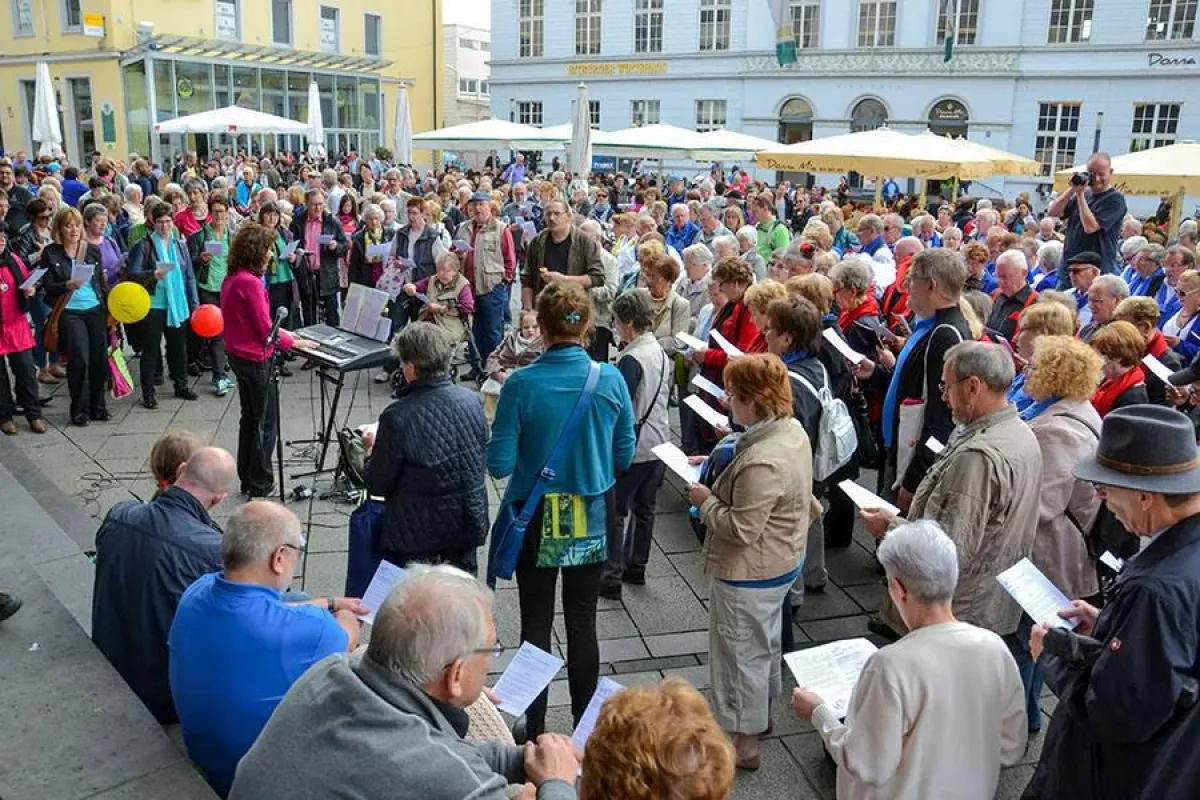 Rekordverdächtig: 42 Chöre, 1300 Sängerinnen und Sänger bei der 11. Trierer Chormeile 2018
