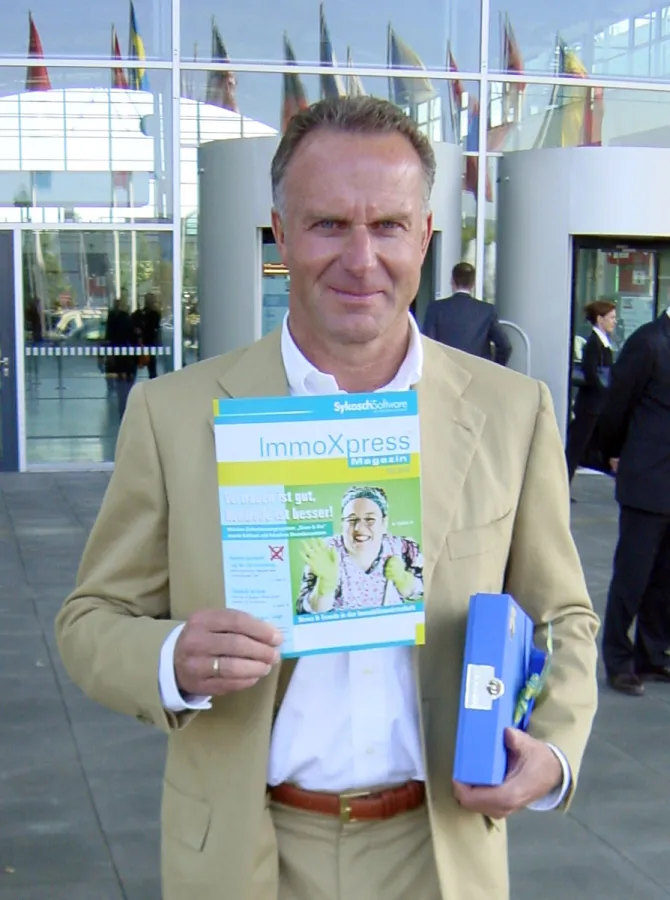 Fußballikonen schmökern nur in „Kicker“ oder „Sport BILD“? Falsch! Lebender Beweis ist Karl-Heinz Rummenigge.