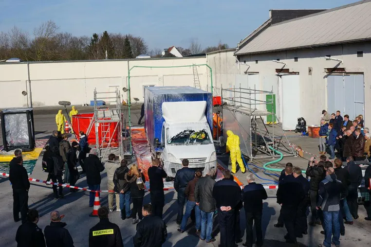 Bild: Workshop für Einsatzkräfte: „Dekon-G in der Tierseuchenbekämpfung"