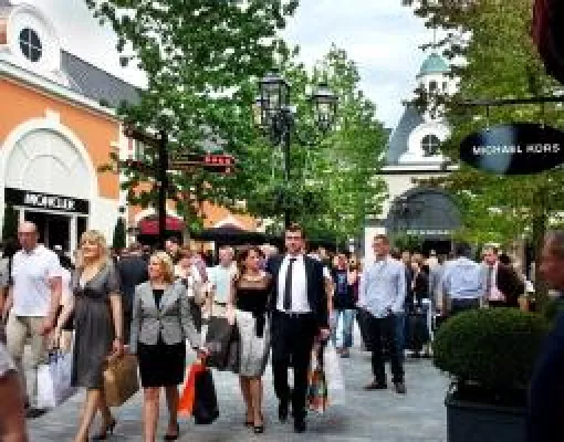 Bild: Zehn Jahre Smart-Shopping im Designer Outlet Roermond
