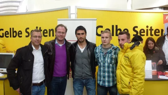 Bild: Der Trifels Verlag und Eintracht-Kapitän Chris begeisterten zahlreiche Besucher im MTZ