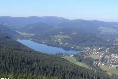 Titisee bei Titisee-Neustadt Bild: Titisee bei Titisee-Neustadt