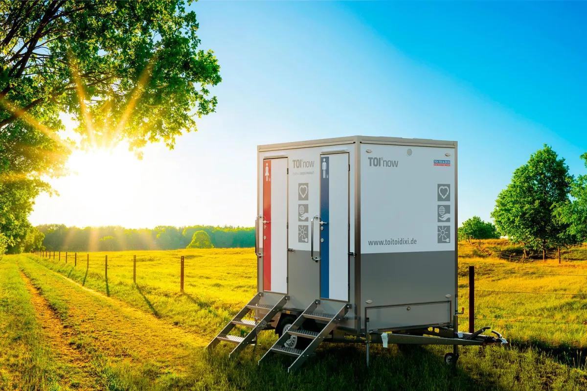  Funktioniert völlig unabhängig ohne Wasser- und Stromanschlüsse: der neue WC-Trailer TOI® now 