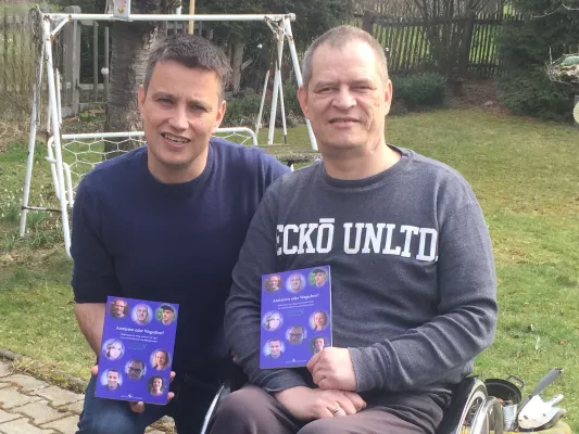 Bild: "Anstarren oder Wegsehen?" - das Buch. Erfahrungen im Alltag und Tipps von und mit Menschen mit Handicap.