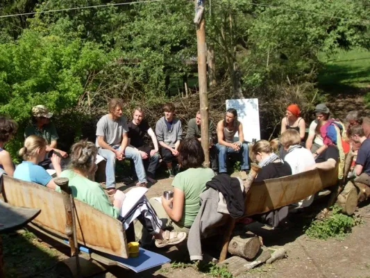 Bild: Start der zertifizierten Weiterbildung „Natur- und Wildnispädagogik“ im März 2012 in Solingen