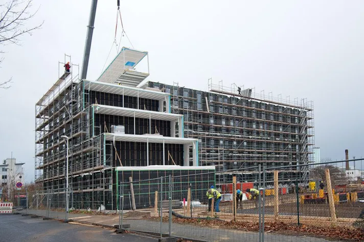Eines der größten Modul-Hybridgebäude Deutschlands Bild: Eines der größten Modul-Hybridgebäude Deutschlands