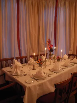 Bild: Last Minute Weihnachtsfeier - Locationpool, der Weihnachtsfeier-Finder, hilft