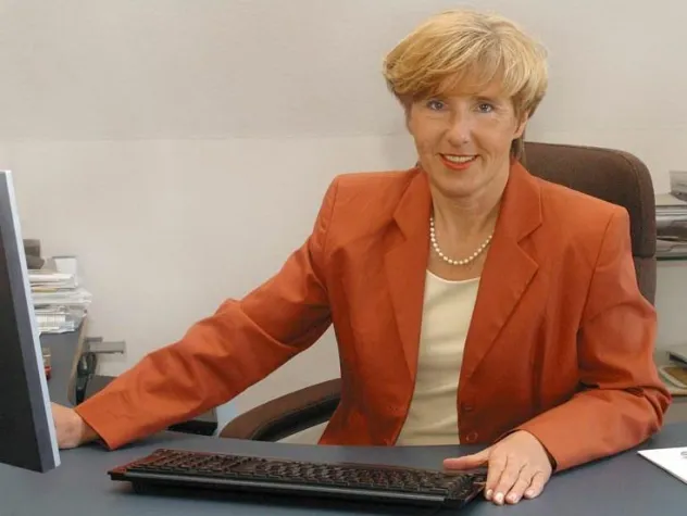 Bild: Die Bücherkiste ist geöffnet: Die Fernstudienakademie veröffentlicht Rezensionen von renommierten Gastautoren