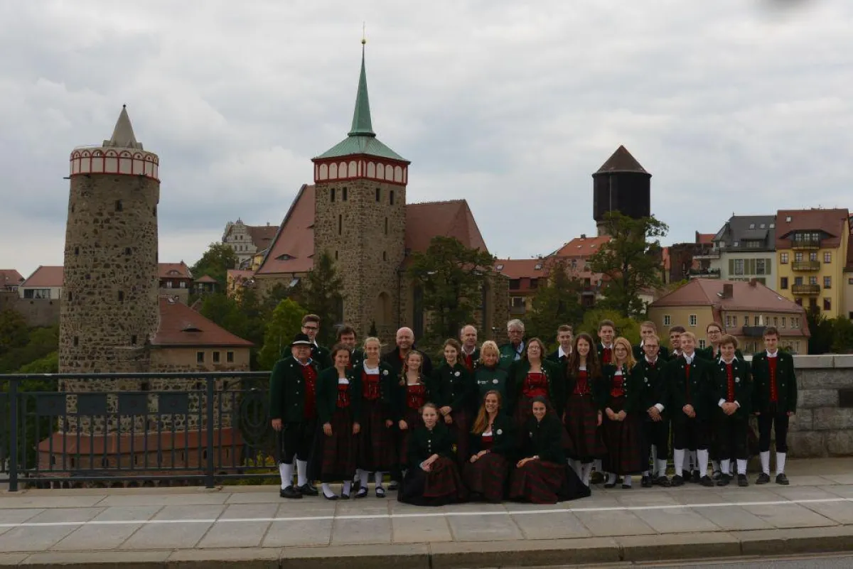 Jugendkapelle der Musikvereinigung Welden vor der Bautzener Skyline