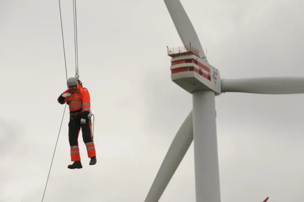 Bild: Einstieg in die Wachstumsbranche erneuerbare Energien als Elektroniker/in für Betriebstechnik