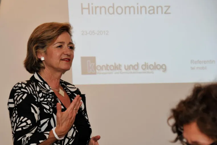 Bild: Hirndominanz prägt unseren Denkstil - Teilnehmerinnen von Network Women Grünwald e.V. testeten sich