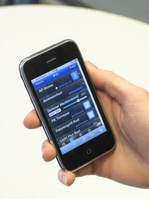 Bild: Sorge um Angehörige muss nicht sein. Smartphones bieten beruhigende Lösungen