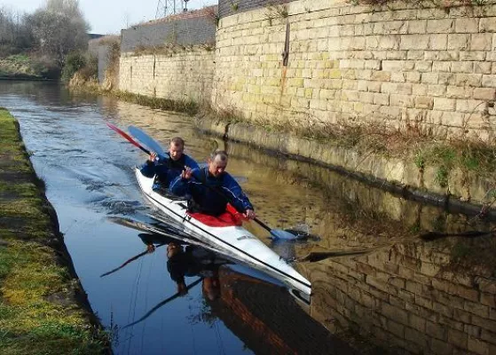 Bild: Für den guten Zweck mit dem Kanu auf der Themse - Berliner Immobilienmanager setzt ein Zeichen