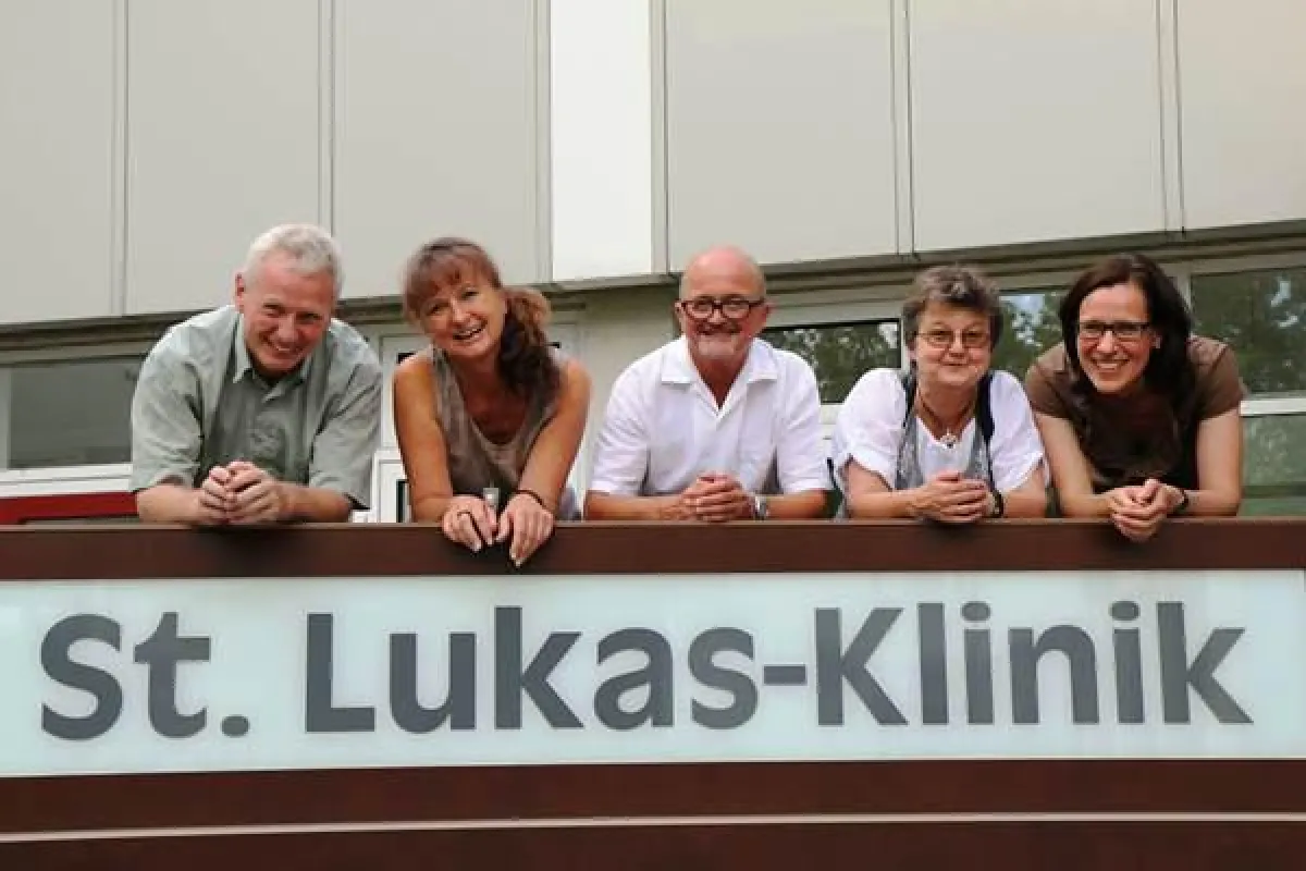 In einer Feierstunde verabschiedete die St. Lukas-Klinik  Dr. Rupert Steuer (mitte).