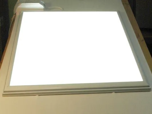 Bild: Neue Generation von LED-Panels mit luftreinigender Wirkung