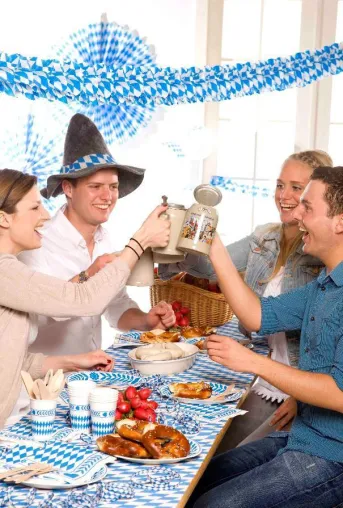 Zünftiges Oktoberfest mit Partydekoration von Papstar Bild: Zünftiges Oktoberfest mit Partydekoration von Papstar