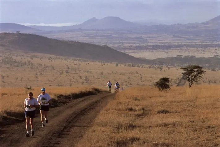 Bild: Marathon im Schatten des Mount Kenya