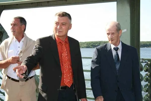 Bild: Ex-Spione treffen sich nach 25 Jahren am historischen Ort