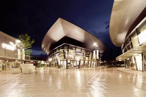Bild: Zahlreiche Neueröffnungen 2014 – die designer outlets Wolfsburg weiterhin auf Erfolgskurs